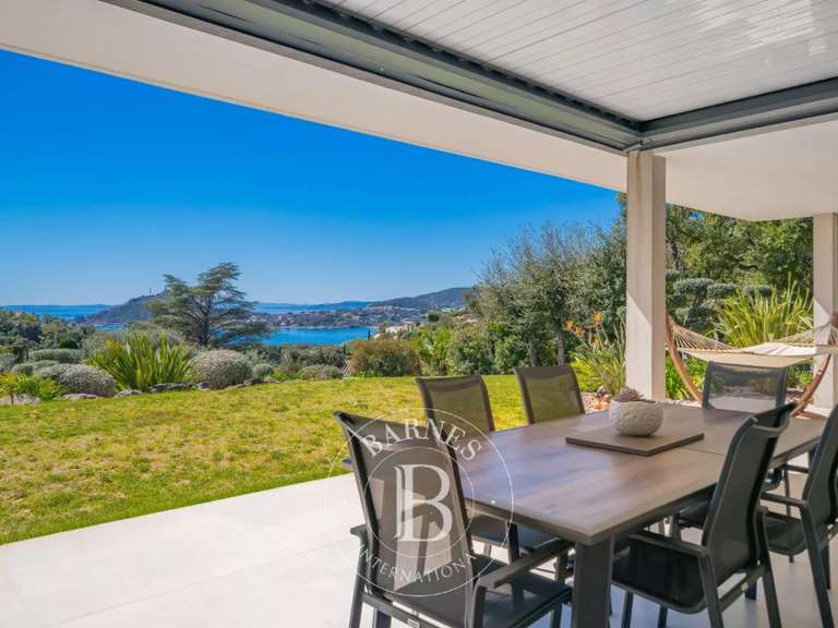 Villa Saint-Raphaël - 5 chambres - 310m²