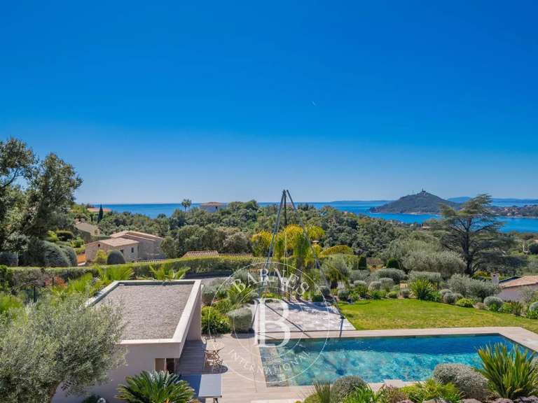 Villa Saint-Raphaël - 5 chambres - 310m²