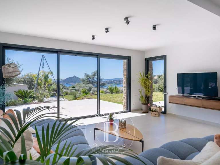 Villa Saint-Raphaël - 5 chambres - 310m²