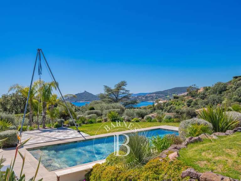 Villa Saint-Raphaël - 5 chambres - 310m²