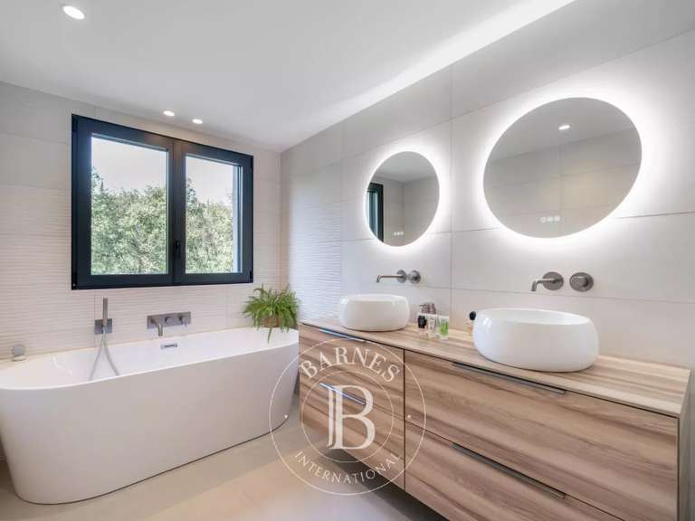 Villa Saint-Raphaël - 5 chambres - 310m²