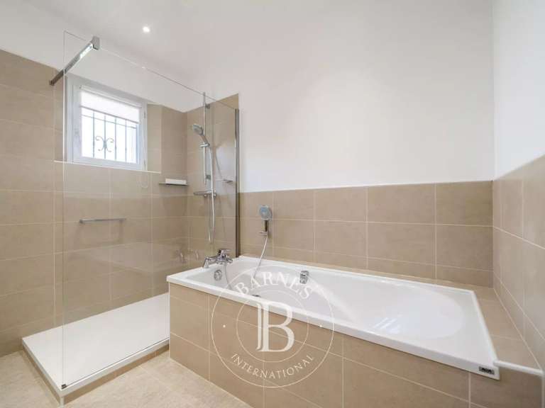 Villa Saint-Raphaël - 5 chambres - 300m²