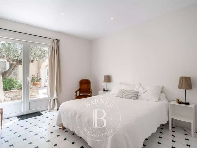 Villa Saint-Raphaël - 5 chambres - 300m²