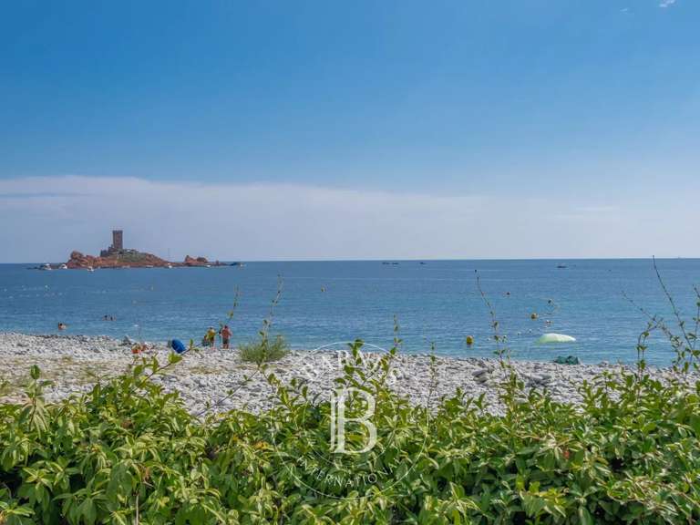 Villa Saint-Raphaël - 6 chambres - 250m²