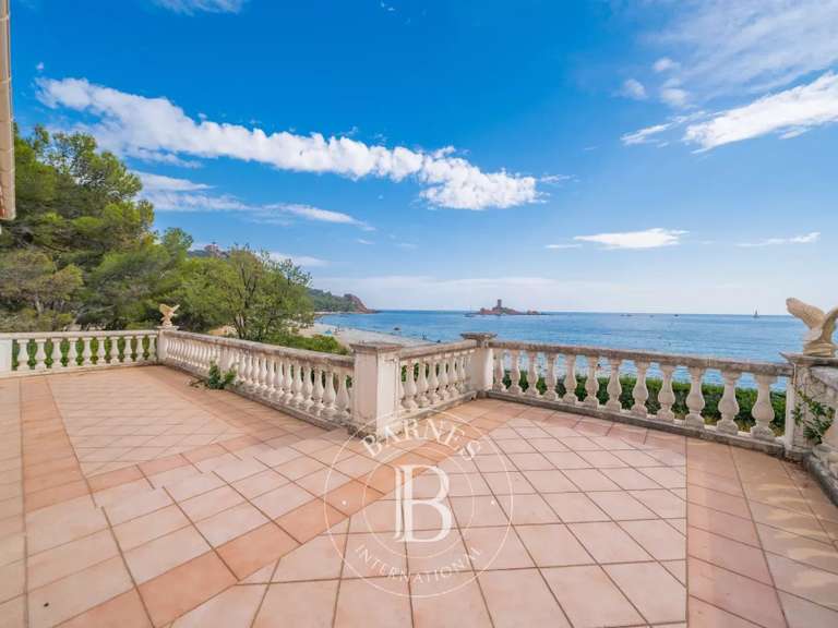 Villa Saint-Raphaël - 6 chambres - 250m²