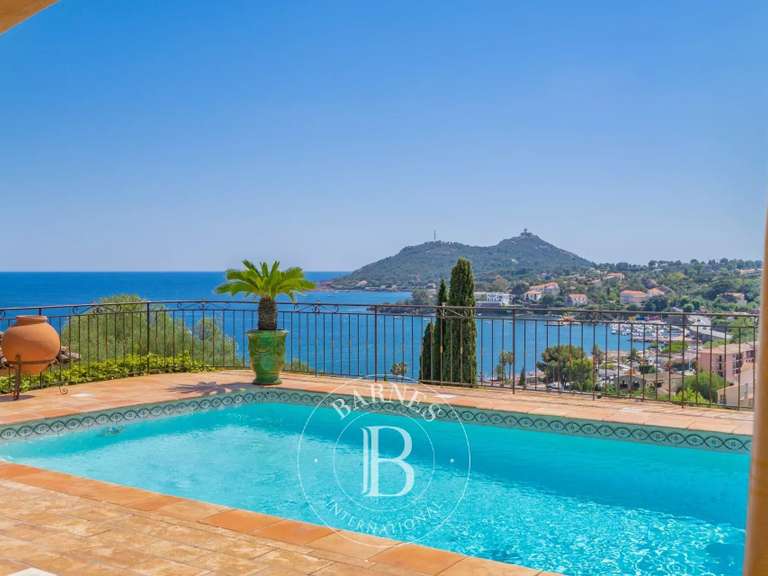 Villa Saint-Raphaël - 5 chambres - 230m²
