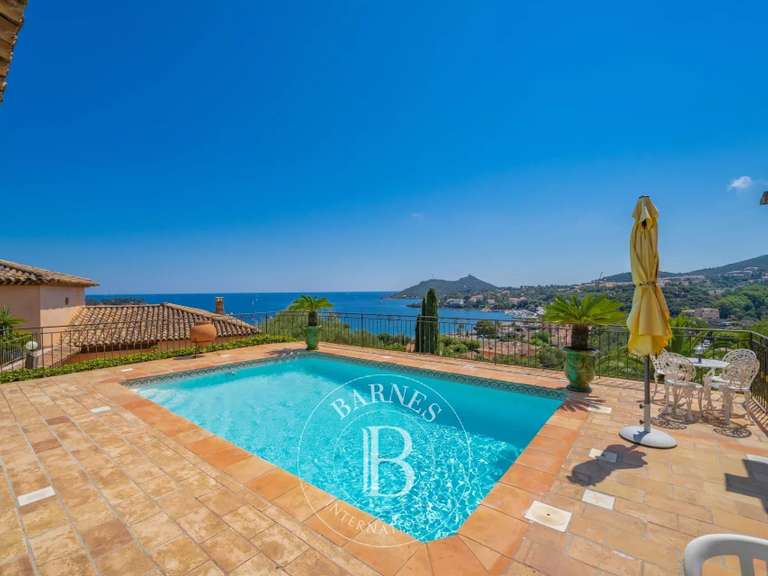 Villa Saint-Raphaël - 5 chambres - 230m²