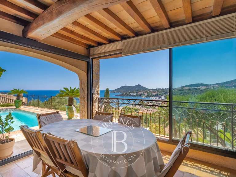 Villa Saint-Raphaël - 5 chambres - 230m²