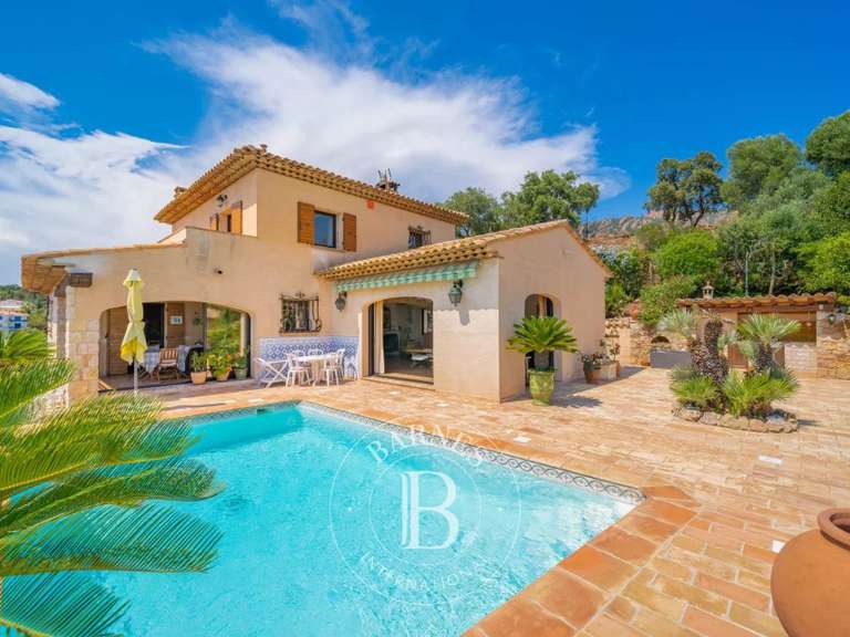 Villa Saint-Raphaël - 5 chambres - 230m²
