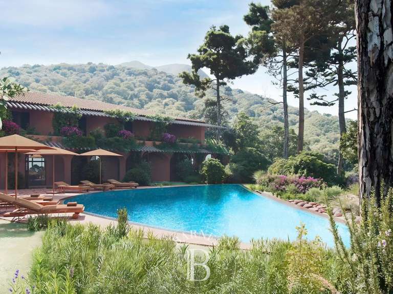 Villa Saint-Raphaël - 8 chambres - 1200m²