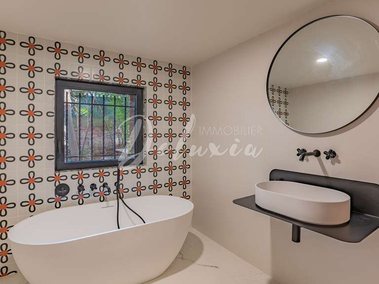 Villa Saint-Raphaël - 5 chambres - 280m²