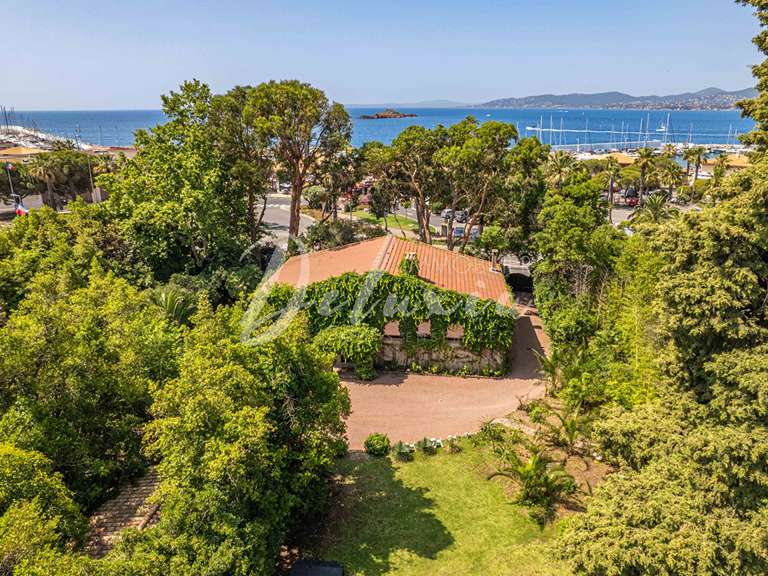 Villa Saint-Raphaël - 5 chambres - 280m²