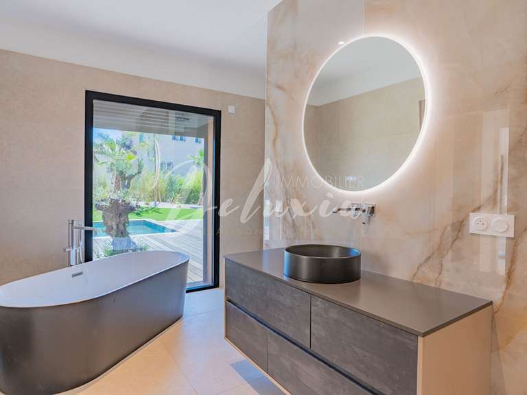 Villa Saint-Raphaël - 5 chambres - 290m²