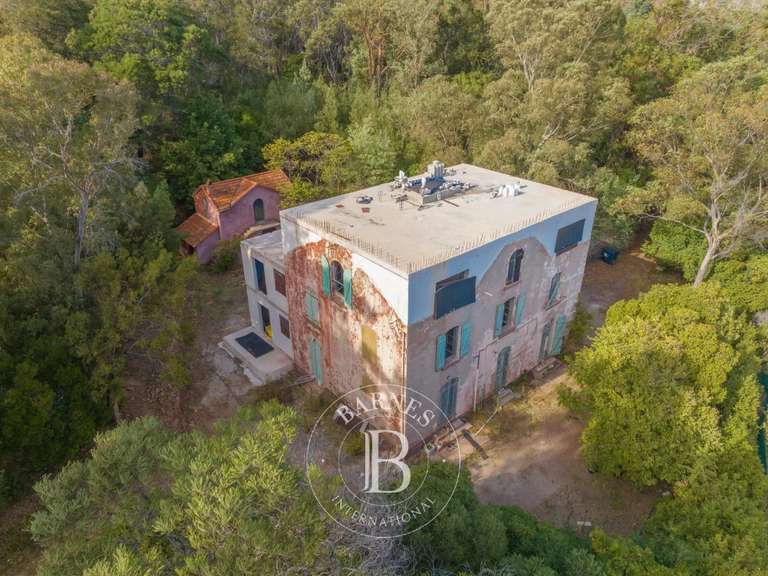 Villa Saint-Raphaël - 390m²