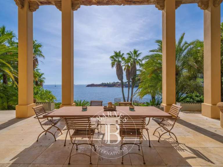 Villa Saint-Raphaël - 5 chambres - 243m²