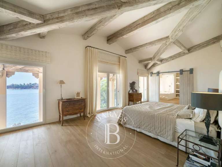 Villa Saint-Raphaël - 5 chambres - 243m²