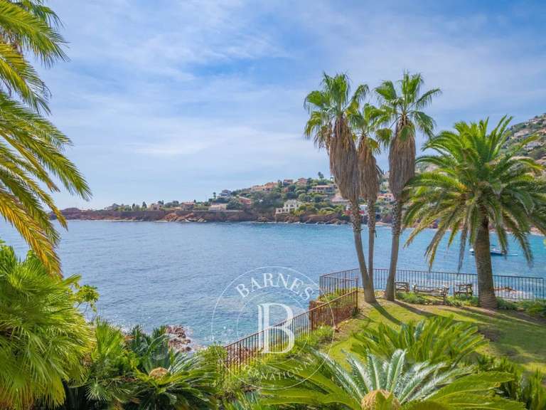 Villa Saint-Raphaël - 5 chambres - 243m²