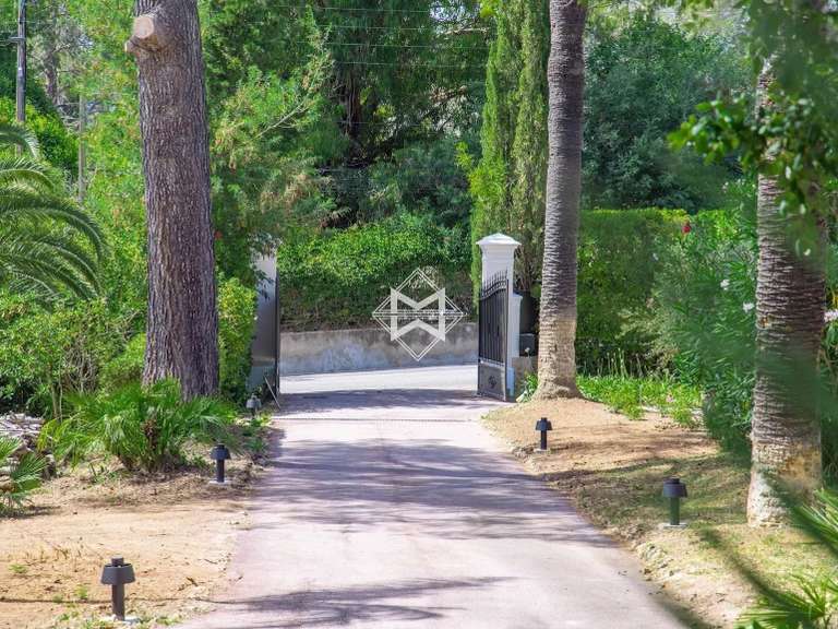 Villa Saint-Raphaël - 6 bedrooms - 622m²