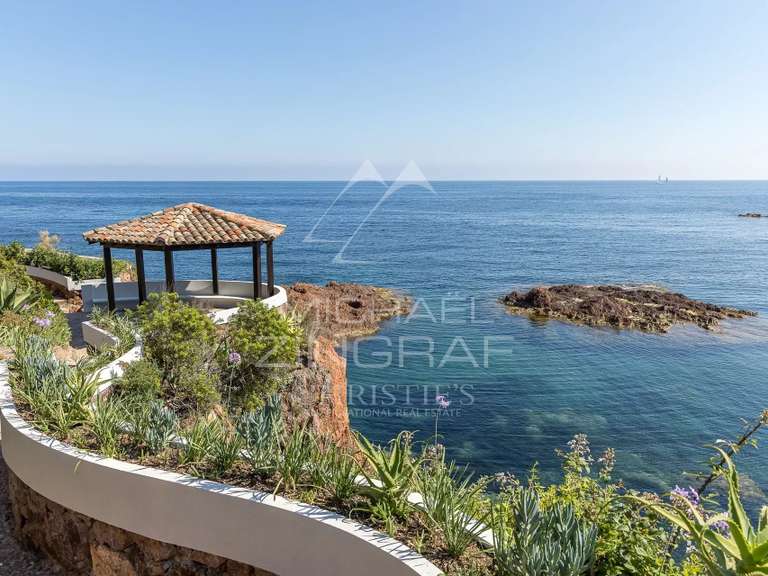 Villa Saint-Raphaël - 6 bedrooms - 480m²