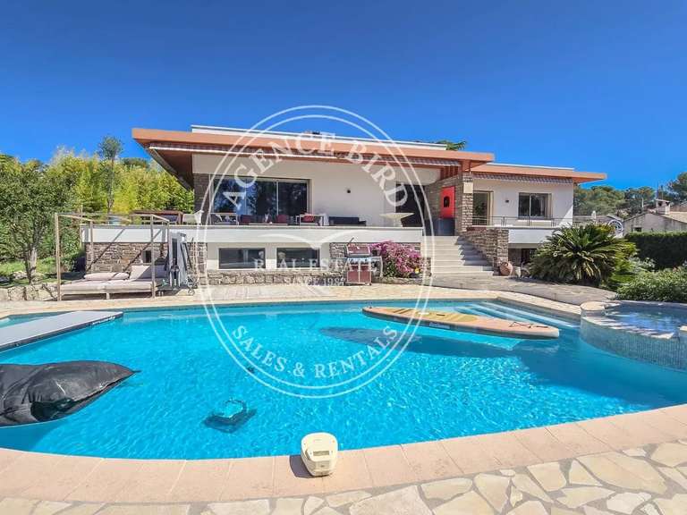 Villa Saint-Raphaël - 6 bedrooms - 300m²