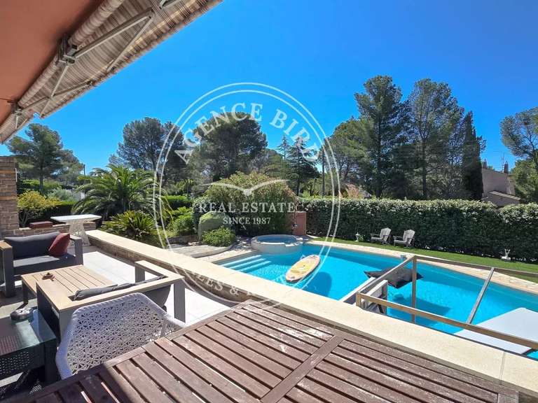 Villa Saint-Raphaël - 6 bedrooms - 300m²