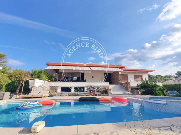 Villa Saint-Raphaël - 6 bedrooms - 300m²