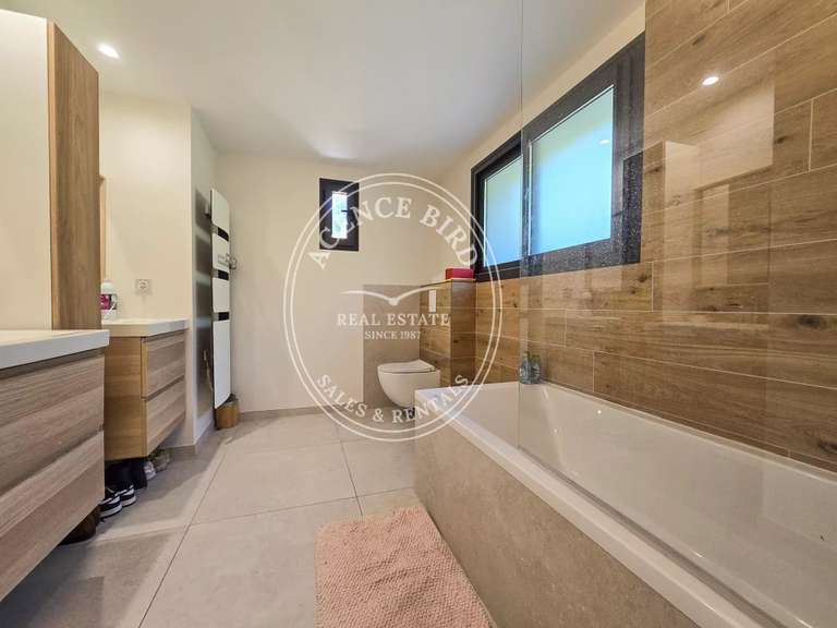 Villa Saint-Raphaël - 6 bedrooms - 300m²