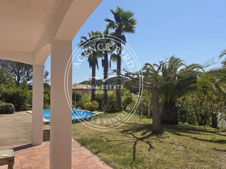 Villa Saint-Raphaël - 3 bedrooms - 200m²