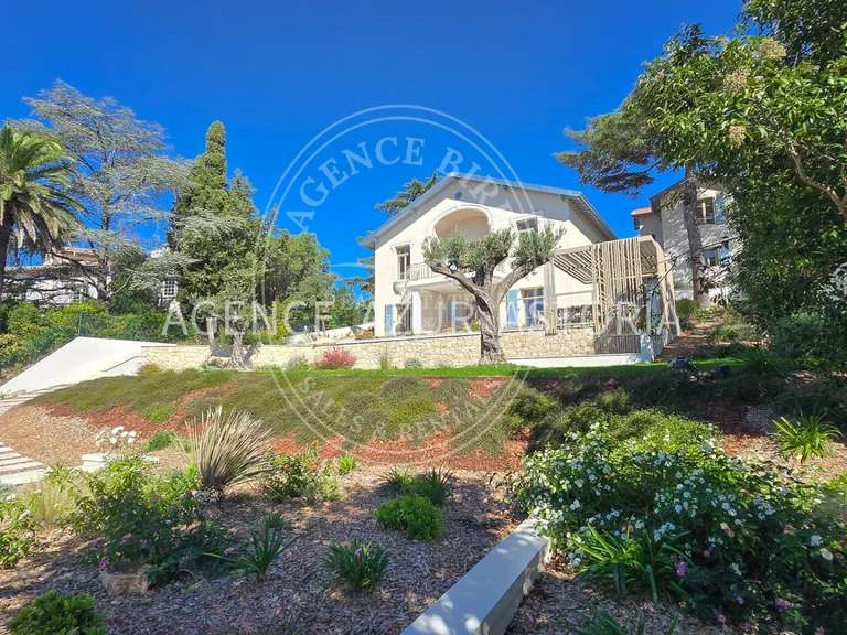 Villa Saint-Raphaël - 6 bedrooms - 260m²