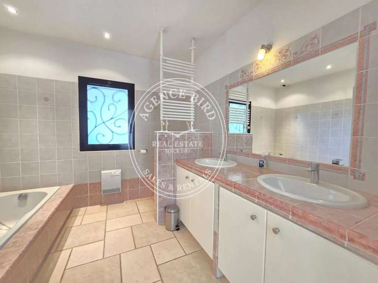 Villa Saint-Raphaël - 6 bedrooms - 330m²