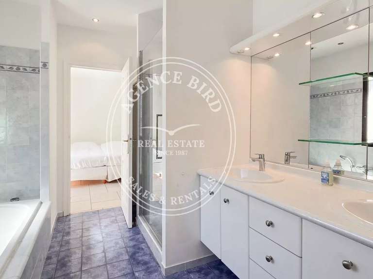 Villa Saint-Raphaël - 6 bedrooms - 330m²