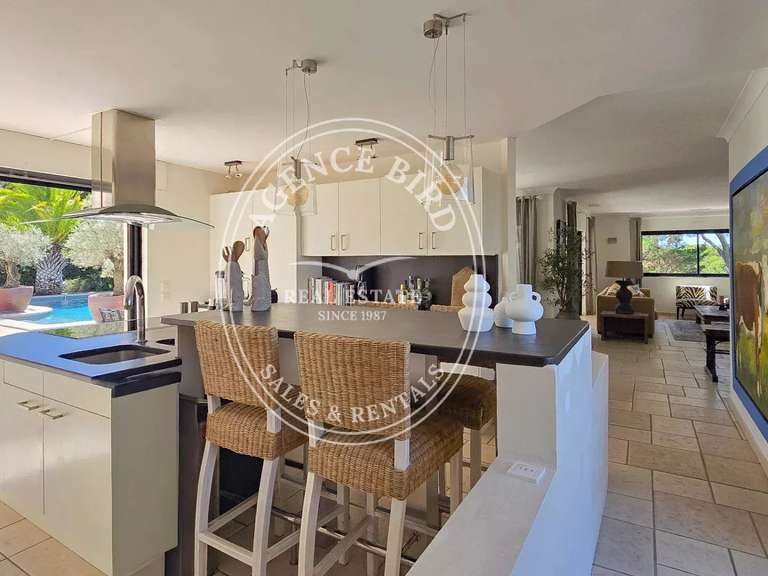 Villa Saint-Raphaël - 6 bedrooms - 330m²