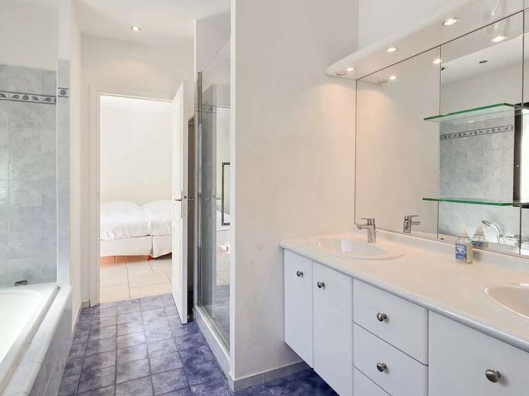 Villa Saint-Raphaël - 6 bedrooms - 330m²