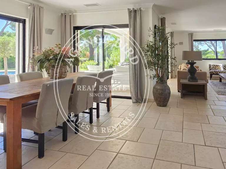 Villa Saint-Raphaël - 6 bedrooms - 330m²