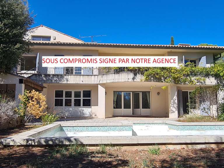 Villa Saint-Raphaël - 5 bedrooms - 390m²