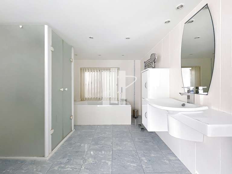 Villa Saint-Raphaël - 6 bedrooms - 190m²