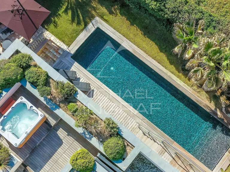 Villa Saint-Raphaël - 5 chambres - 238m²