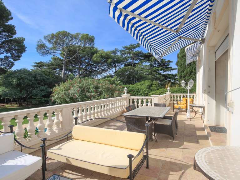 Villa Saint-Raphaël - 8 bedrooms - 350m²