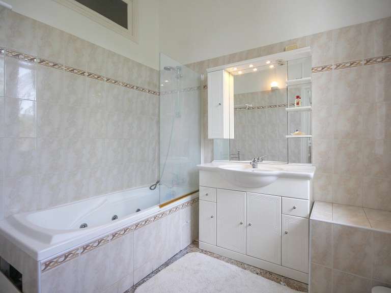 Villa Saint-Raphaël - 8 bedrooms - 350m²