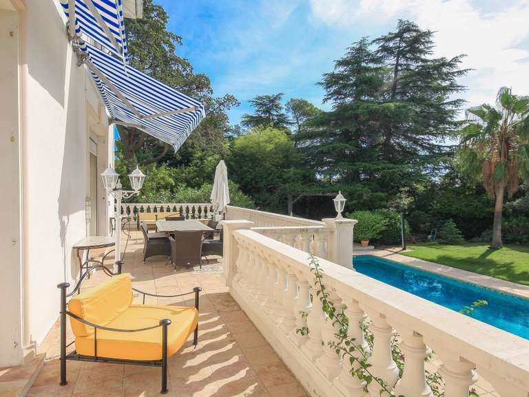 Villa Saint-Raphaël - 8 bedrooms - 350m²