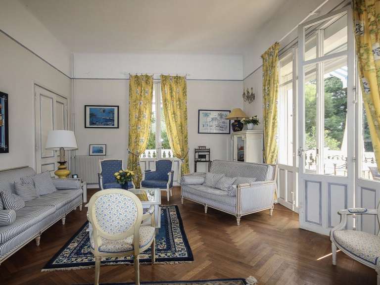 Villa Saint-Raphaël - 8 bedrooms - 350m²