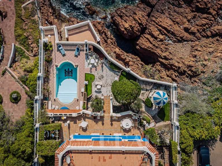 Villa Saint-Raphaël - 4 chambres - 262m²
