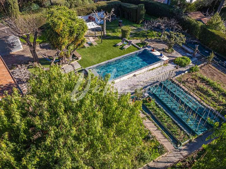 Villa Saint-Raphaël - 4 chambres - 210m²