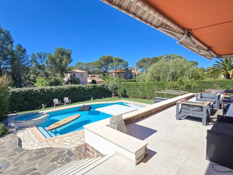 Villa Saint-Raphaël - 6 bedrooms - 300m²