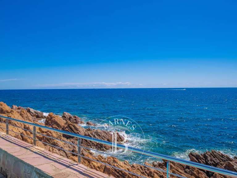 Villa Saint-Raphaël - 5 chambres - 189m²