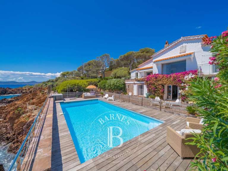 Villa Saint-Raphaël - 5 chambres - 189m²