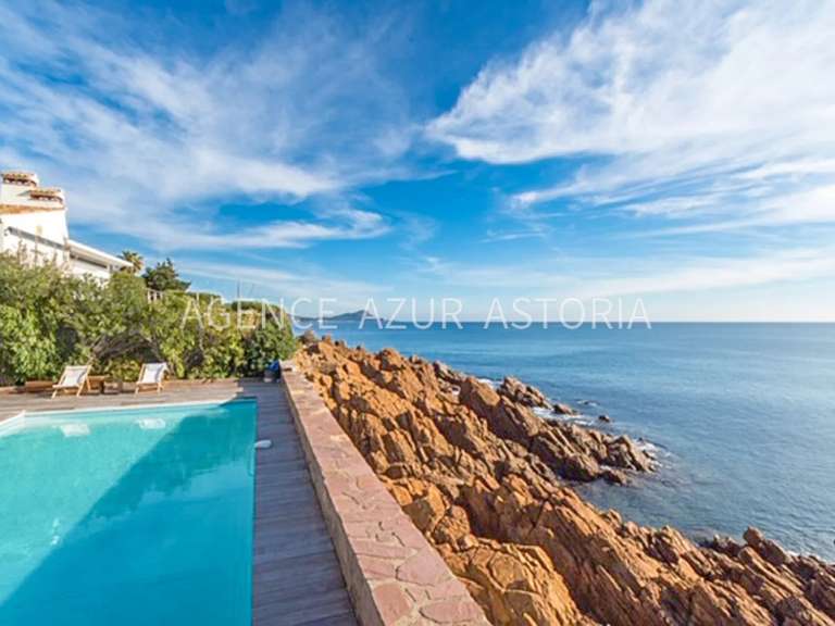 Villa Saint-Raphaël - 5 chambres - 215m²