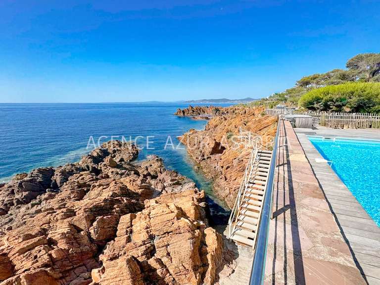 Villa Saint-Raphaël - 5 chambres - 215m²