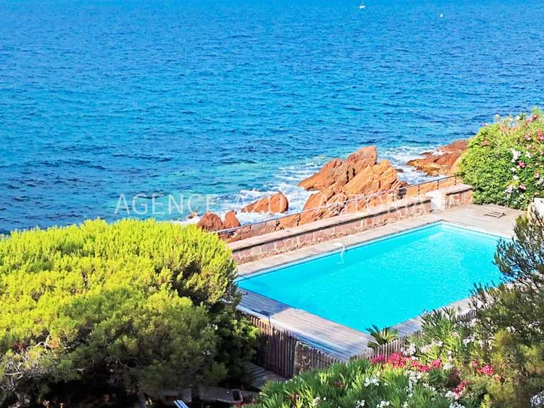 Villa Saint-Raphaël - 5 chambres - 215m²