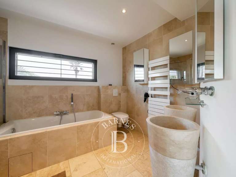 Villa Saint-Raphaël - 5 chambres - 329m²